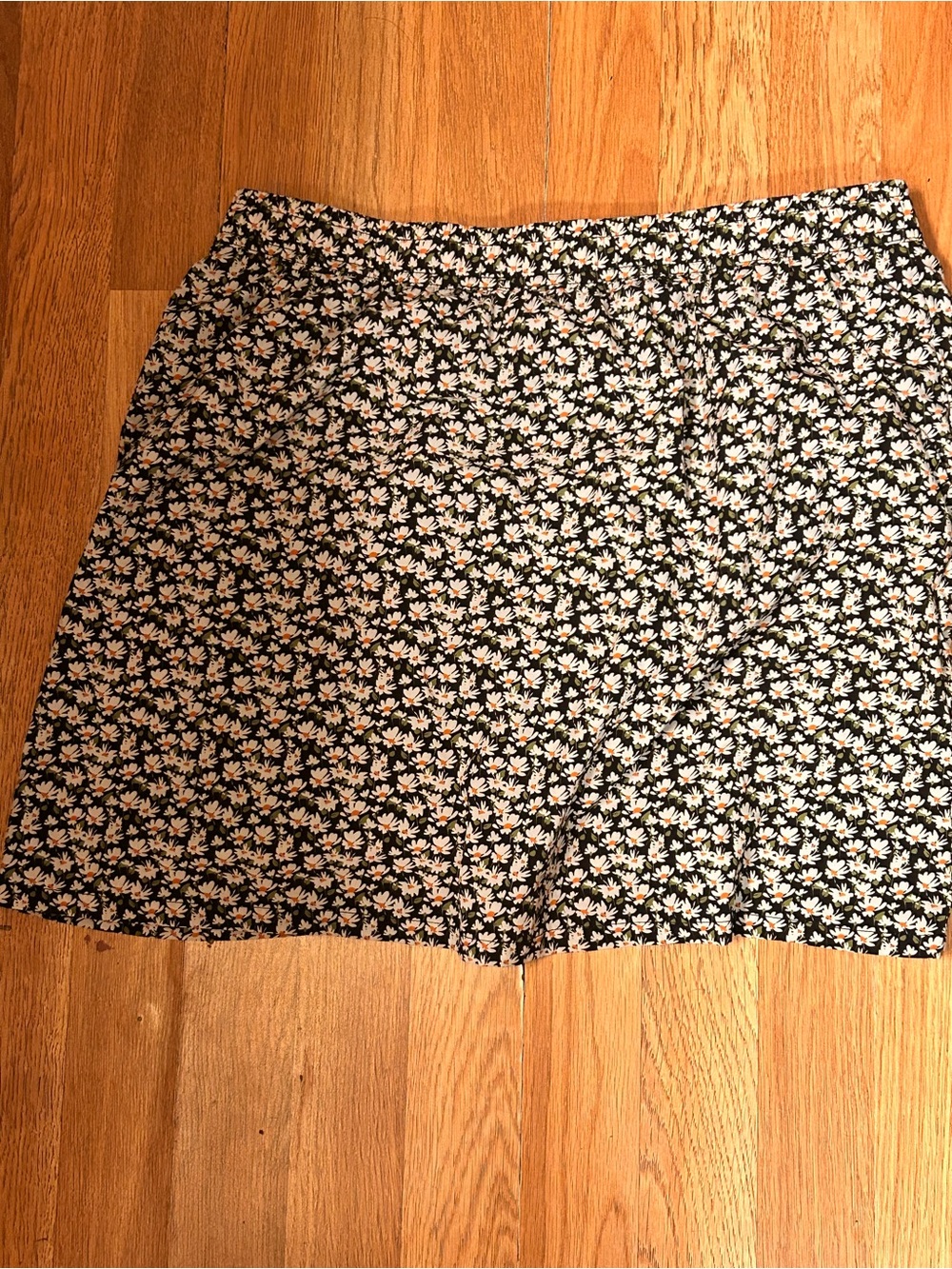 Pacific Trail Black Skort with White Daisies and Yellow Centers